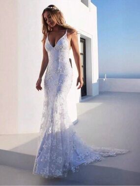 White Lace Mermaid Evening Dress with V-Neck